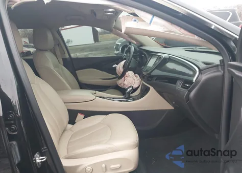 2017 Buick Envision Essence z USA, uszkodzony, nr VIN LRBFXBSA3HD221831